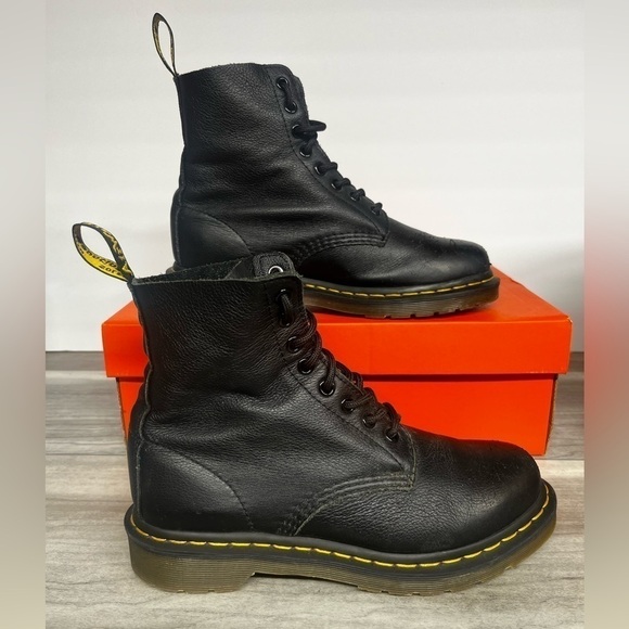 Dr. Martens Shoes - Dr. Martens 1460 Pascal Virginia Women’s 7 Leather Boots Soft 8 eyes Y2K 90’s
